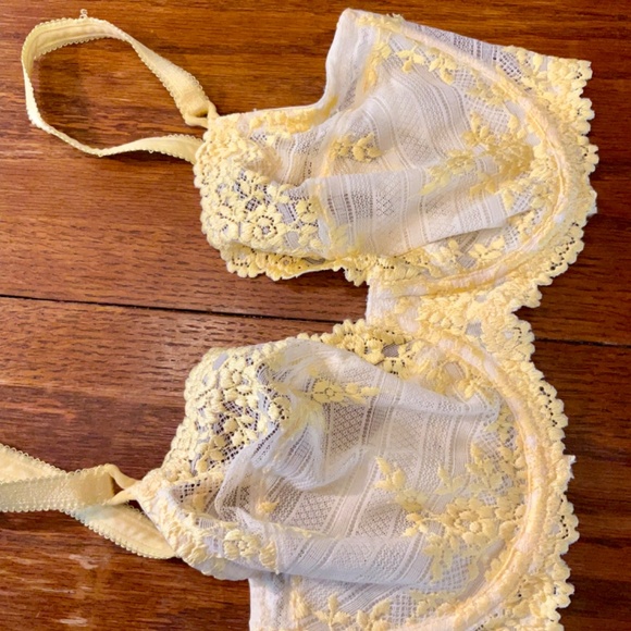 Wacoal Bra Set in Yellow Lace - Picture 3 of 9